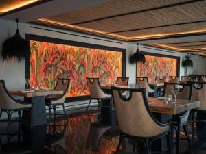 Reštaurácia alebo iné gastronomické zariadenie v ubytovaní Asty Mykonos Hotel & Spa - World of One Hotel Group