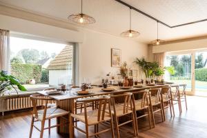 a large dining room with a long table and chairs at Villa Nestor in Sint-Idesbald