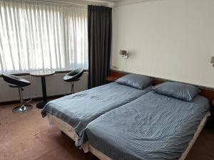 Postel nebo postele na pokoji v ubytování Hotel De hertog Franeker