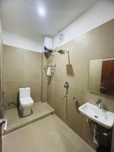 Koupelna v ubytování Hotel RKD Inn + 30 fotografií