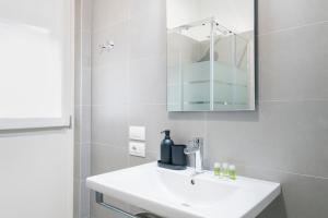 A bathroom at Luxury apt in Moscova (Gym+parking+private office)
