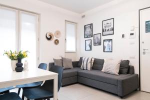 A seating area at Luxury apt in Moscova (Gym+parking+private office)