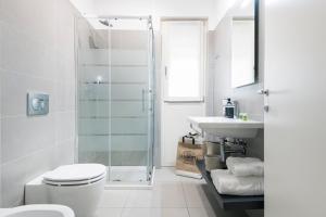 A bathroom at Luxury apt in Moscova (Gym+parking+private office) Még 35 kép