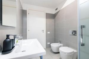 A bathroom at Luxury apt in Moscova (Gym+parking+private office)