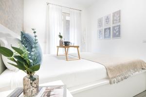 A bed or beds in a room at Luxury apt in Moscova (Gym+parking+private office)