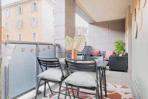A seating area at Luxury apt in Moscova (Gym+parking+private office)