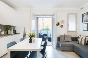 A seating area at Luxury apt in Moscova (Gym+parking+private office)