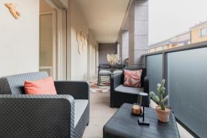 A seating area at Luxury apt in Moscova (Gym+parking+private office)