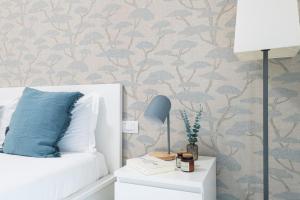 A bed or beds in a room at Luxury apt in Moscova (Gym+parking+private office)