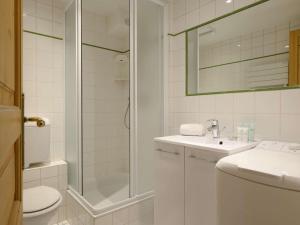 a bathroom with a shower sink and a toilet at Courchevel 1850 - Appartement cosy 50m² - 4 pers - centre station - proche pistes - FR-1-631-145 in Courchevel