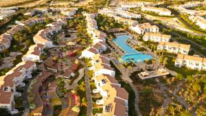 Bazén v ubytování Reef Oasis Blue Bay Resort & Spa nebo v jeho okolí