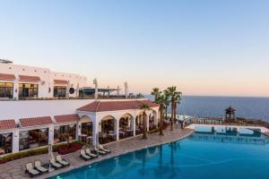 Bazén v ubytování Reef Oasis Blue Bay Resort & Spa nebo v jeho okolí