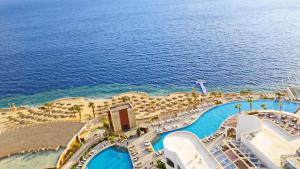 Bazén v ubytování Reef Oasis Blue Bay Resort & Spa nebo v jeho okolí