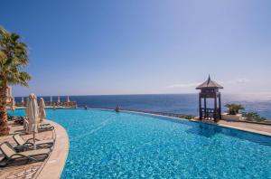 Bazén v ubytování Reef Oasis Blue Bay Resort & Spa nebo v jeho okolí