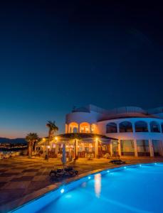 Bazén v ubytování Reef Oasis Blue Bay Resort & Spa nebo v jeho okolí