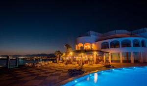 Bazén v ubytování Reef Oasis Blue Bay Resort & Spa nebo v jeho okolí
