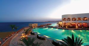 Bazén v ubytování Reef Oasis Blue Bay Resort & Spa nebo v jeho okolí