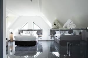 Una cama o camas en una habitación de Domaine de Bracheux Beauvais Chambre avec petit déjeuner inclus 32 fotos más