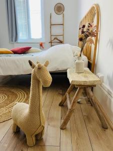 Posteľ alebo postele v izbe v ubytovaní Studio Girafe, style bohème et atypique, Curistes