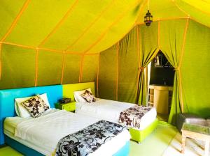 Postel nebo postele na pokoji v ubytování Royal Morocco Camp