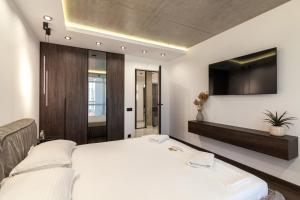 Posteľ alebo postele v izbe v ubytovaní LEOGRAND Jacuzzi on Shevchenka 31a