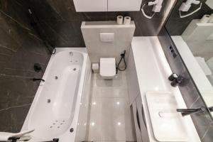 Kúpeľňa v ubytovaní LEOGRAND Jacuzzi on Shevchenka 31a