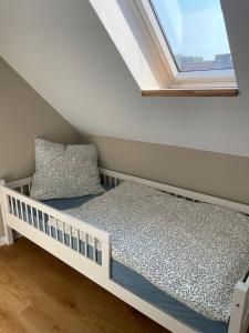 Ein Bett oder Betten in einem Zimmer der Unterkunft Ferienwohnung Strohbär in Leißling