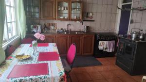 a kitchen with a table with pink napkins on it at Hostal Trautmann in Puerto Montt