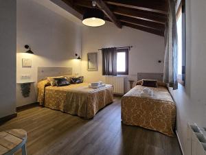 Postel nebo postele na pokoji v ubytování Entreacebedas rural&vacaciones, alojamientos con jardín PRIVADO Piscina GRATIS en Julio + 37 fotografií