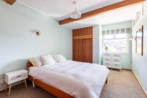 Ένα ή περισσότερα κρεβάτια σε δωμάτιο στο Sunny 1 bedroom flat with parking +6 φωτογραφίες