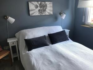 a bedroom with a bed with two pillows on it at Casa Bella Ella in Vinningen