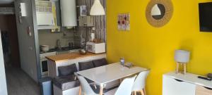 Kuchyň nebo kuchyňský kout v ubytování Apartamentos Grifo Vacances Grizzly