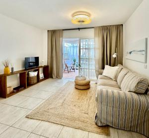 Una televisión o centro de entretenimiento en 2 BDR cozy ap in Callao Salvaje