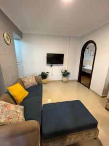 TV a/nebo společenská místnost v ubytování Zamalek amazing studio 1BR
