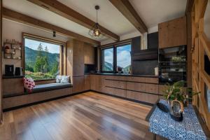Kuchyň nebo kuchyňský kout v ubytování Hillview Jasná Chalet + 32 fotografií
