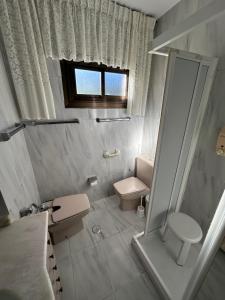 a bathroom with a sink and a toilet and a mirror at Casa Lugar de Fidalgo in Vilamor