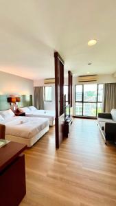 Postel nebo postele na pokoji v ubytování Gemilang Studio Homesuites Near Ming Garden Hotel KK