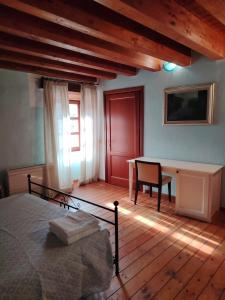 Katil atau katil-katil dalam bilik di Albergo diffuso Sa Costa Ittireddu