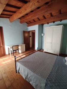 Katil atau katil-katil dalam bilik di Albergo diffuso Sa Costa Ittireddu