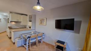 Kuchyň nebo kuchyňský kout v ubytování Apartamentos Grifo Vacances Grizzly