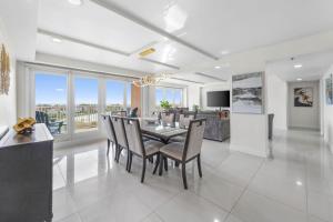 Kuchyň nebo kuchyňský kout v ubytování Solare Tower, Sunset Oasis, Beachfront Complex