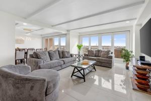 Posezení v ubytování Solare Tower, Sunset Oasis, Beachfront Complex