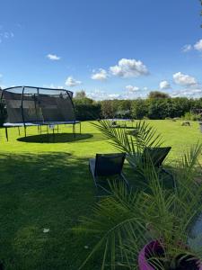 Vonkajšia záhrada v ubytovaní Parc de la Charmille