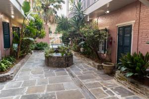 Κήπος έξω από το Lamothe House Hotel a French Quarter Guest Houses Property