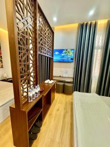 Μια τηλεόραση ή/και κέντρο ψυχαγωγίας στο Legend Lakeside Hotel