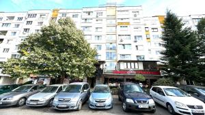 eine Reihe von Autos, die vor einem Gebäude geparkt sind in der Unterkunft AGIA- luxury apartment Sofia in Sofia