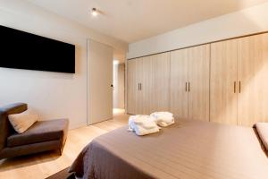 A bed or beds in a room at Mima Aparthotel Boutique & Spa