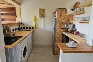 Una cocina o cocineta en Charmant studio bord de mer