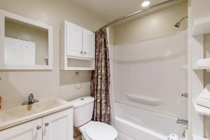 a bathroom with a toilet and a sink and a shower at Peaceful Pines Retreat in Mevers +18 photos