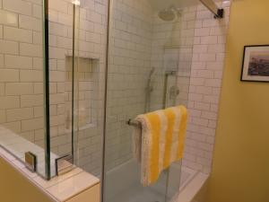 Koupelna v ubytování Hill Street Cottage + 12 fotografií